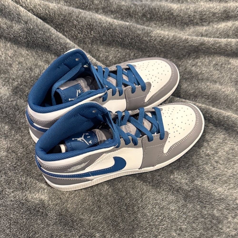 Nike Kids Sneakers - Blue, Gray, and White